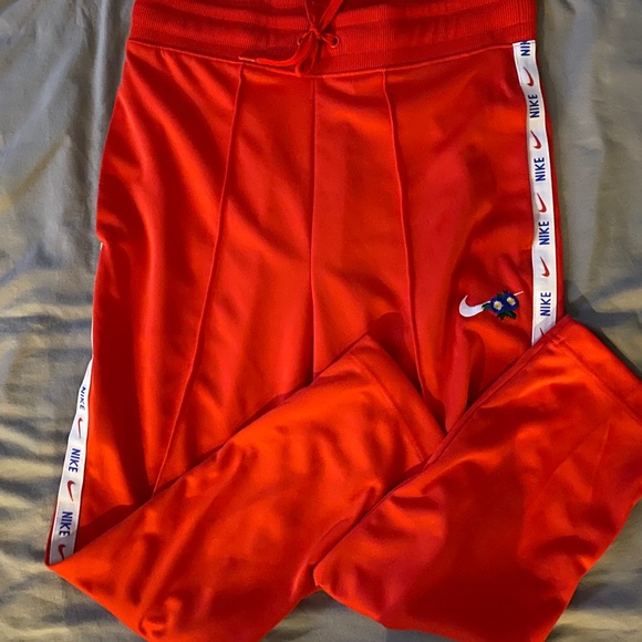 Women’s Nike pants - Picture 1 of 1